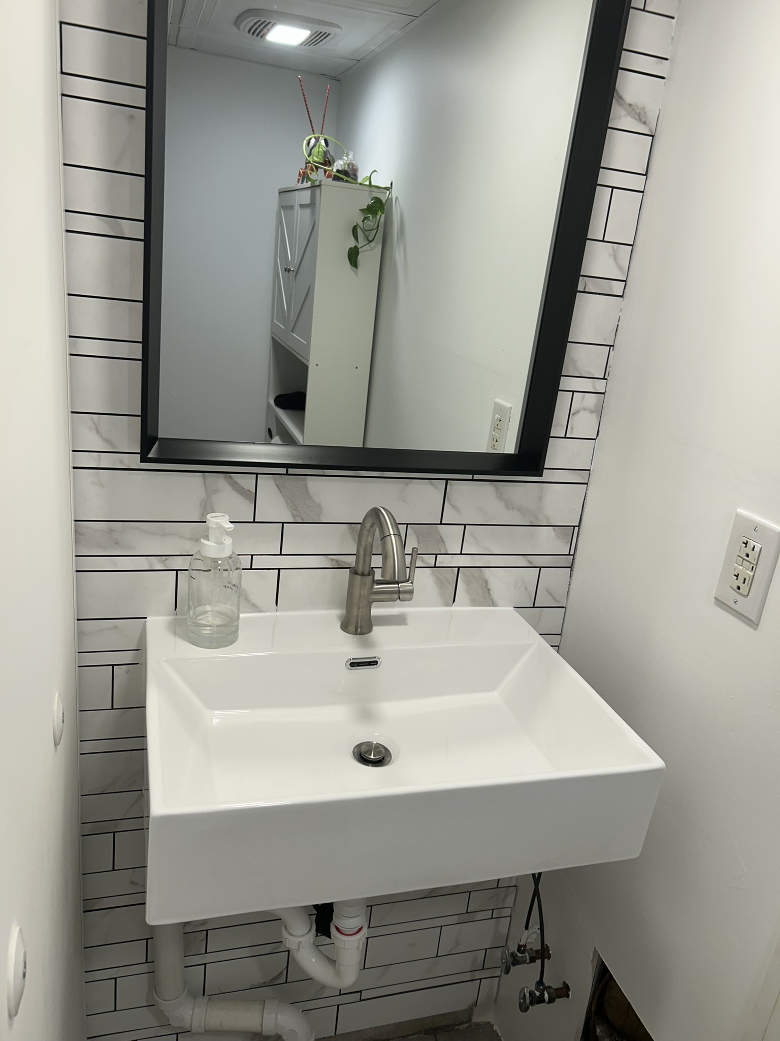 The new wall-mounted sink